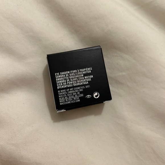 MAC brun eyeshadow - Picture 3 of 4